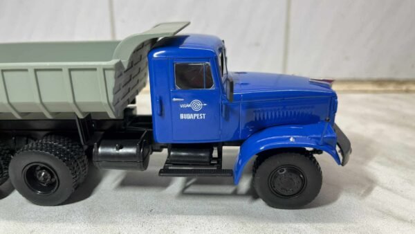 Scalemodz fém modell teherautó volán vizes matrica Kraz 256