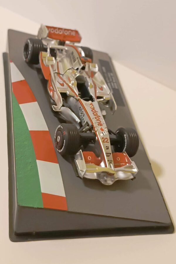 Scalemodz McLaren MP4-23 2008 vizes matrica elölnézet