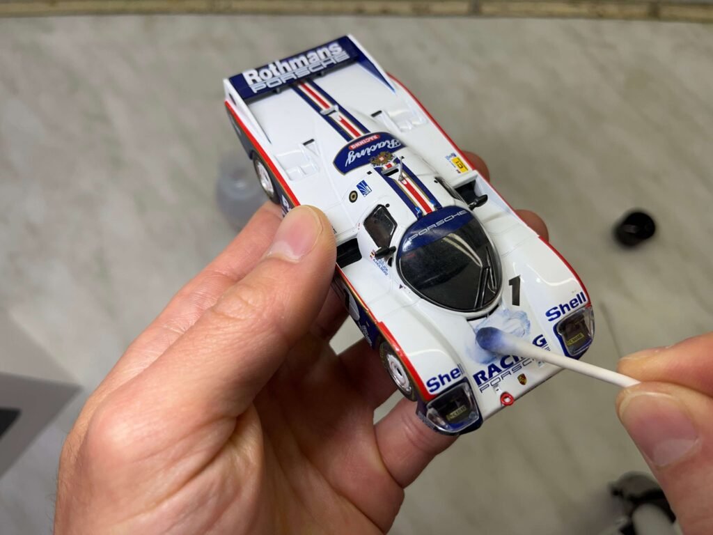 Scalemodz matrica eltávolítása modellautóról vizes matrica
