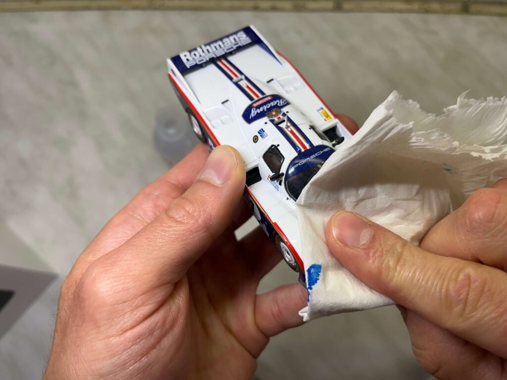 Scalemodz matrica eltávolítása modellautóról vizes matrica