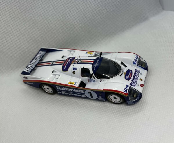 Scalemodz fém modellautó Porsche 962 LeMans oldalnézet Rothmans vizes matrica