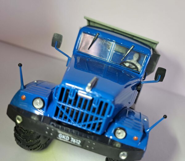 Scalemodz 3D nyomtatott Sofőr Figura Festettlen Kraz ban